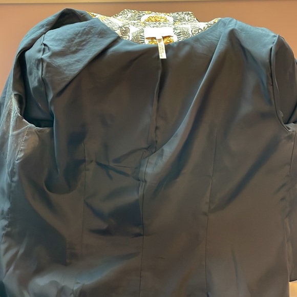 Chanel style blazer with all-over arabesque designs - Picture 6 of 8